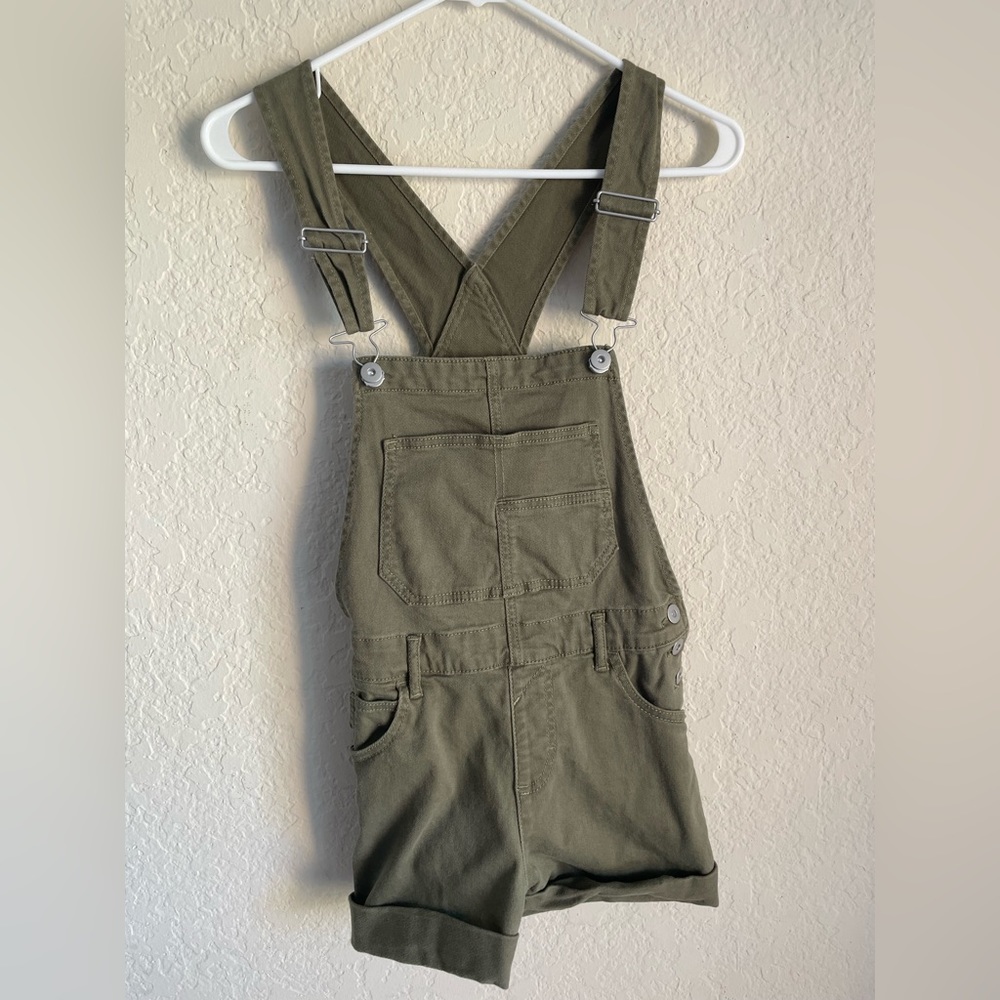 No Boundaries women’s overrall shorts